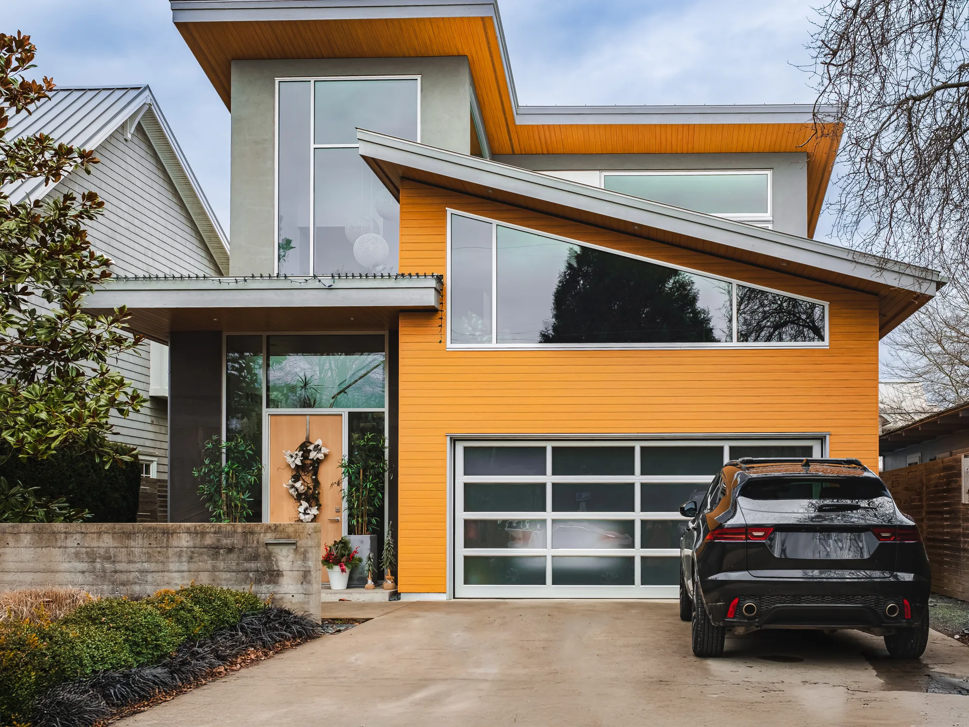 How Energy-Efficient Garage Doors Save Money