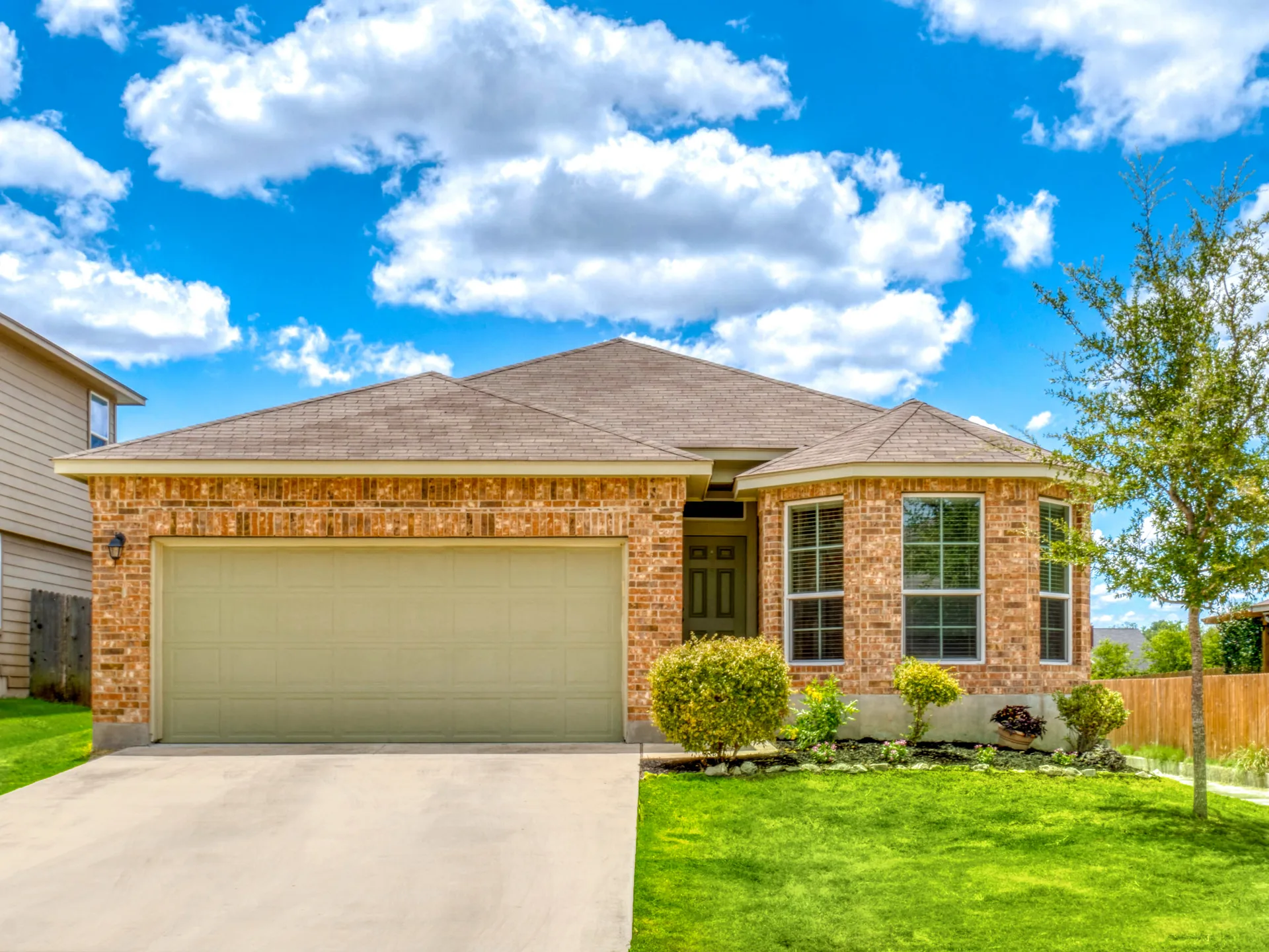 Essential Garage Door Safety Tips for Homeowners